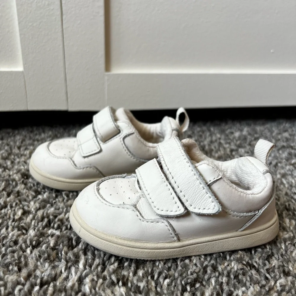 Zara Baby Cream‎ Doube Strap Velcro Sneakers Infant Size 4